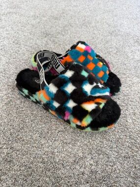 UGG Women’s Fluff Yeah Slides Check 9